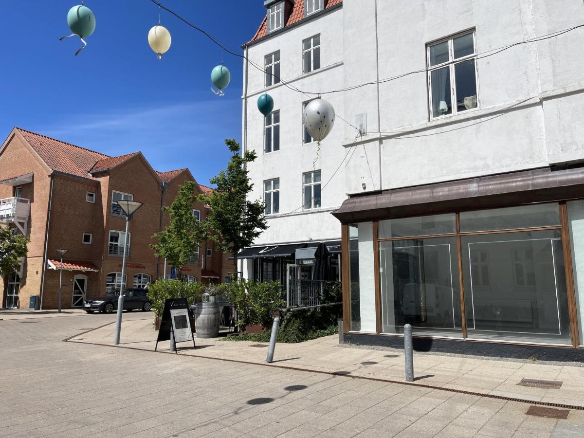 Aday - Blue Light Suite Apartment In The Center Of Hjørring Exteriér fotografie